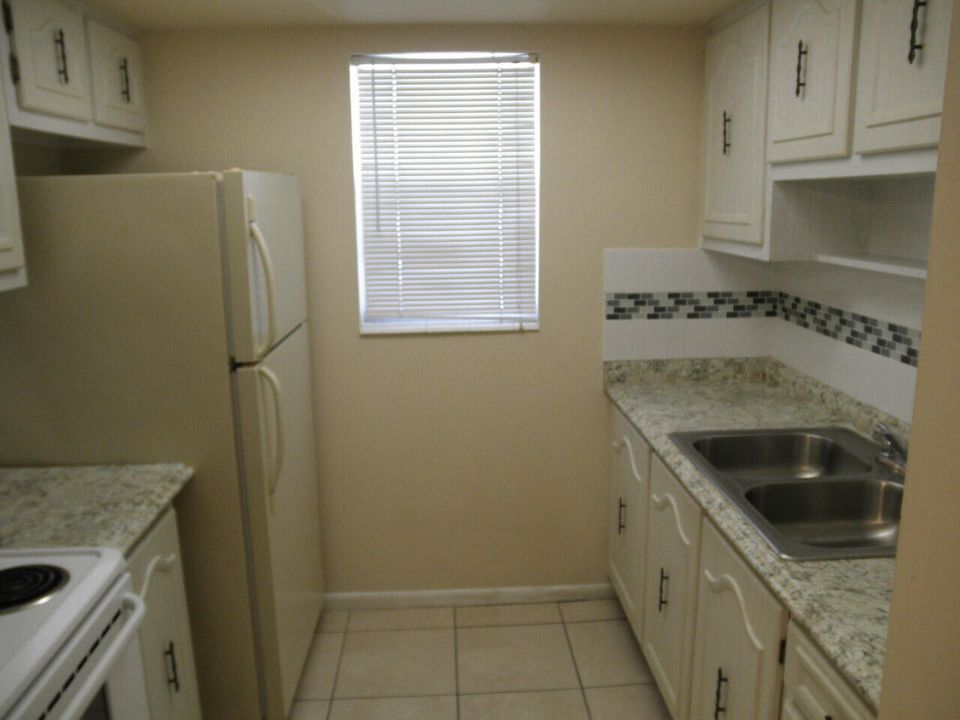 В аренду: $1,650 (2 спален, 1 ванн, 751 Квадратных фут)