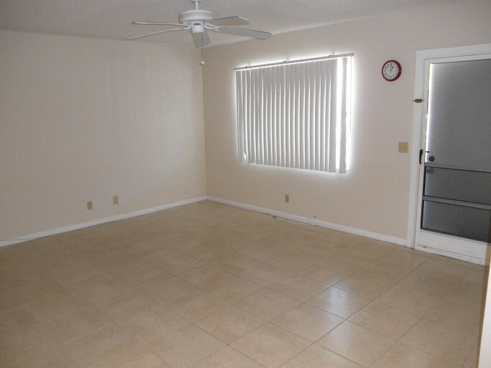 В аренду: $1,650 (2 спален, 1 ванн, 751 Квадратных фут)