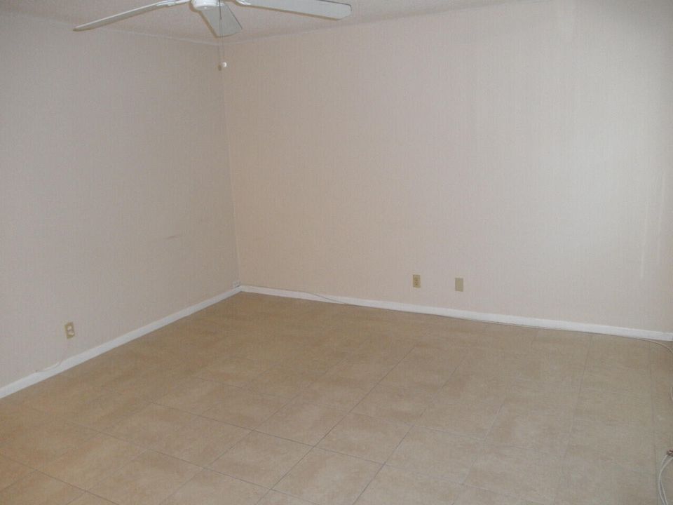 В аренду: $1,650 (2 спален, 1 ванн, 751 Квадратных фут)