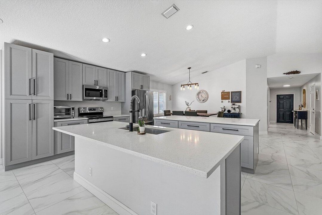 En Venta: $475,000 (3 camas, 2 baños, 1592 Pies cuadrados)