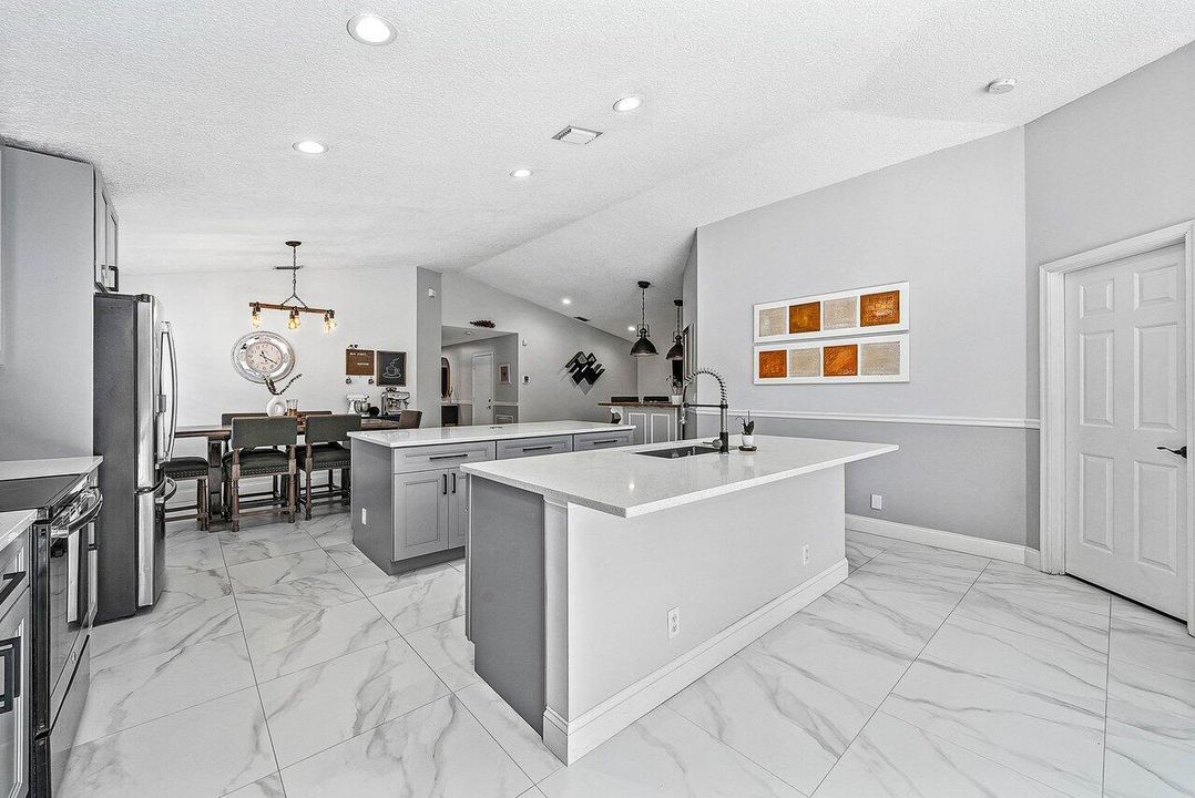 En Venta: $475,000 (3 camas, 2 baños, 1592 Pies cuadrados)