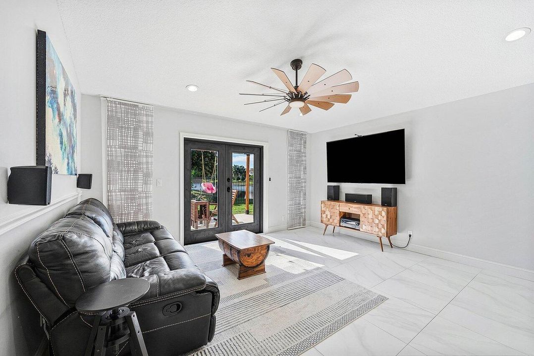 En Venta: $475,000 (3 camas, 2 baños, 1592 Pies cuadrados)