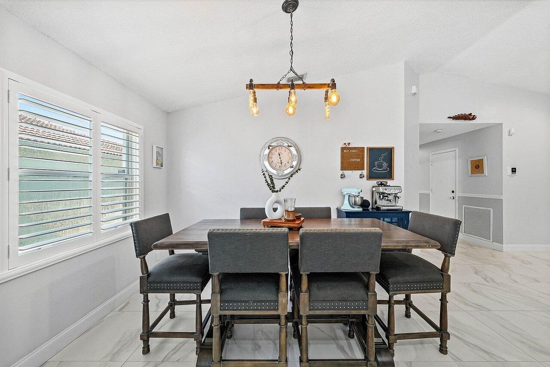 En Venta: $475,000 (3 camas, 2 baños, 1592 Pies cuadrados)