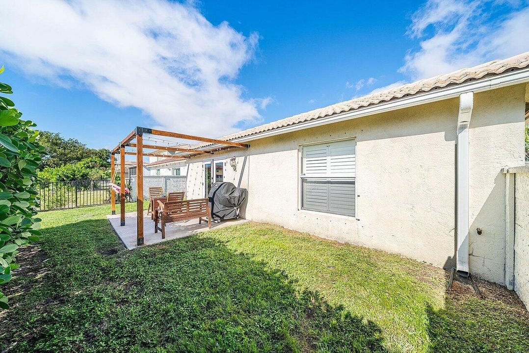 En Venta: $475,000 (3 camas, 2 baños, 1592 Pies cuadrados)