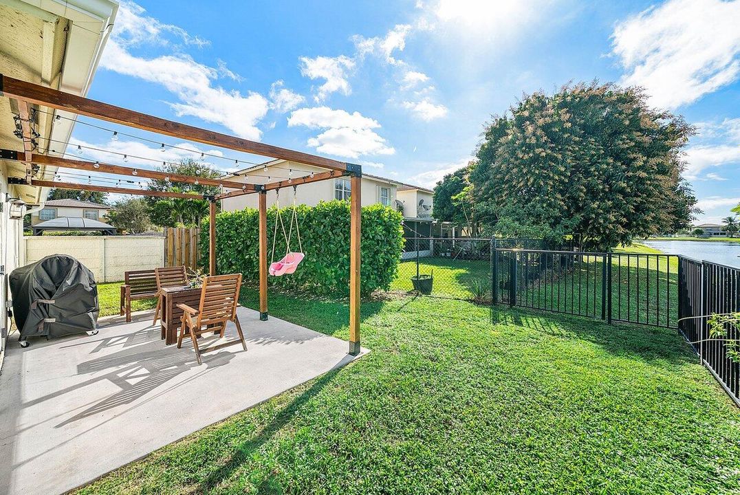 En Venta: $475,000 (3 camas, 2 baños, 1592 Pies cuadrados)