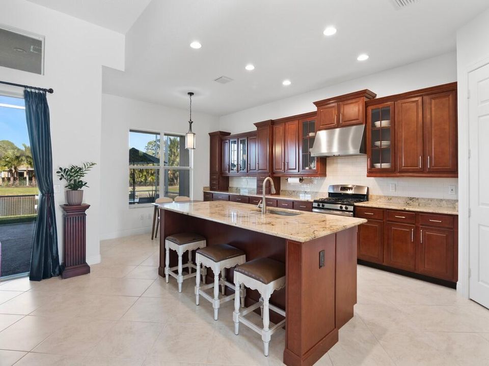 На продажу: $575,000 (3 спален, 2 ванн, 2458 Квадратных фут)