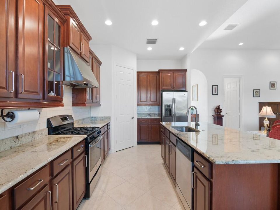 На продажу: $575,000 (3 спален, 2 ванн, 2458 Квадратных фут)