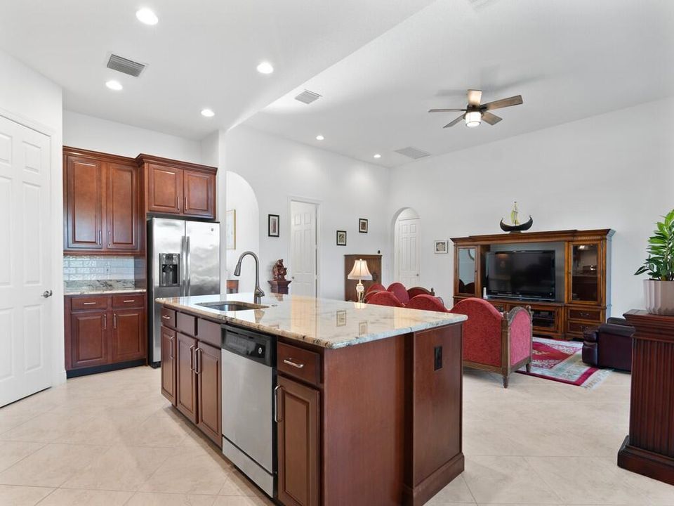 На продажу: $575,000 (3 спален, 2 ванн, 2458 Квадратных фут)