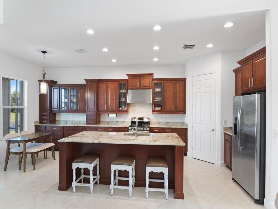 На продажу: $575,000 (3 спален, 2 ванн, 2458 Квадратных фут)