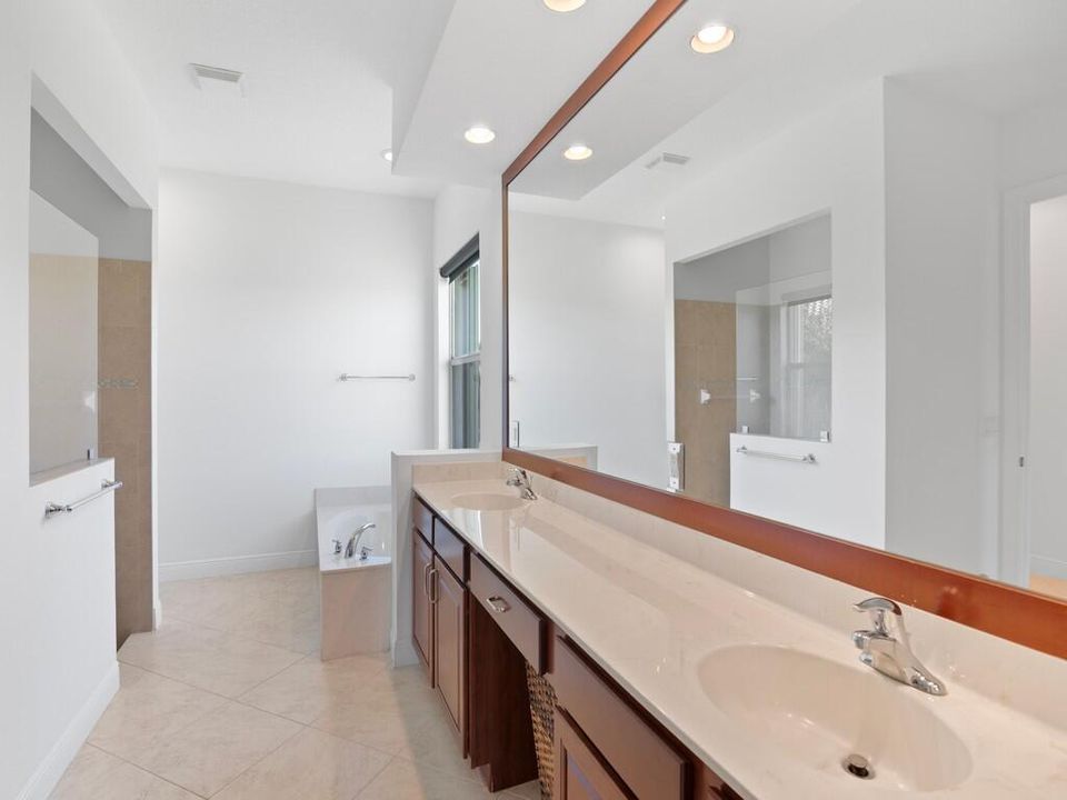 На продажу: $575,000 (3 спален, 2 ванн, 2458 Квадратных фут)