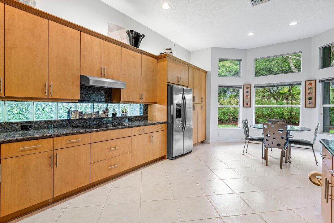 For Sale: $750,000 (3 beds, 2 baths, 2695 Square Feet)