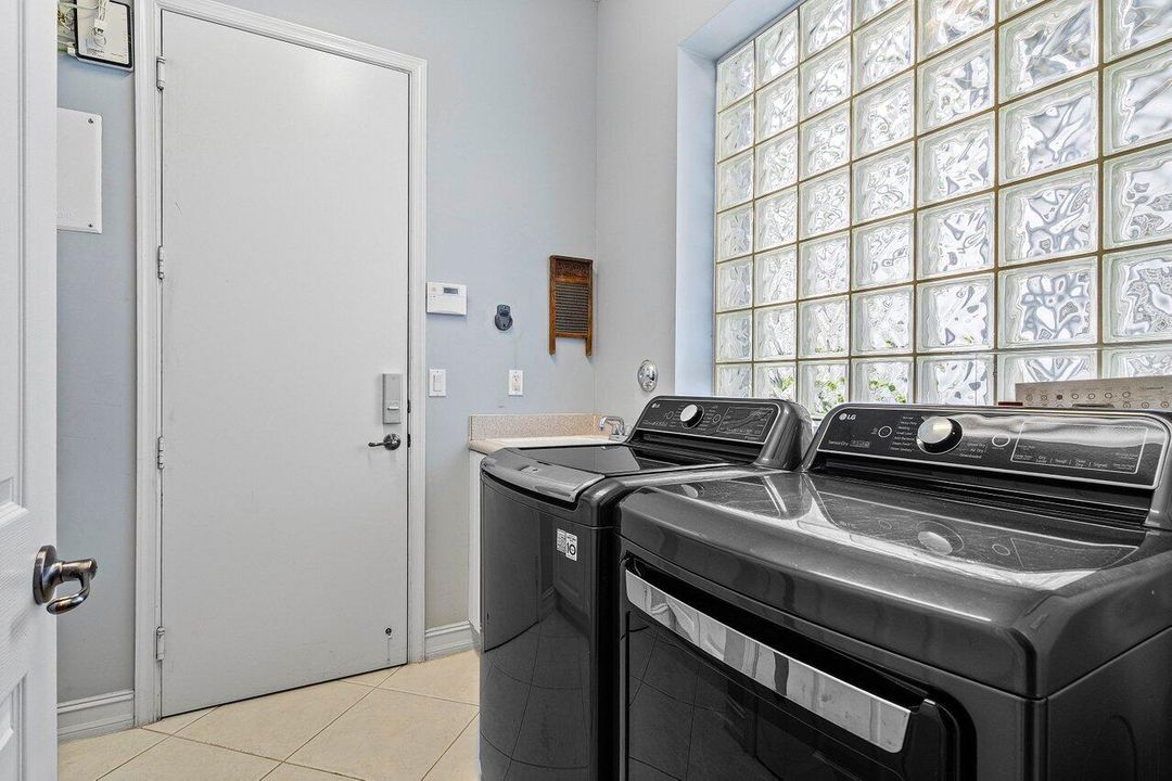 For Sale: $750,000 (3 beds, 2 baths, 2695 Square Feet)