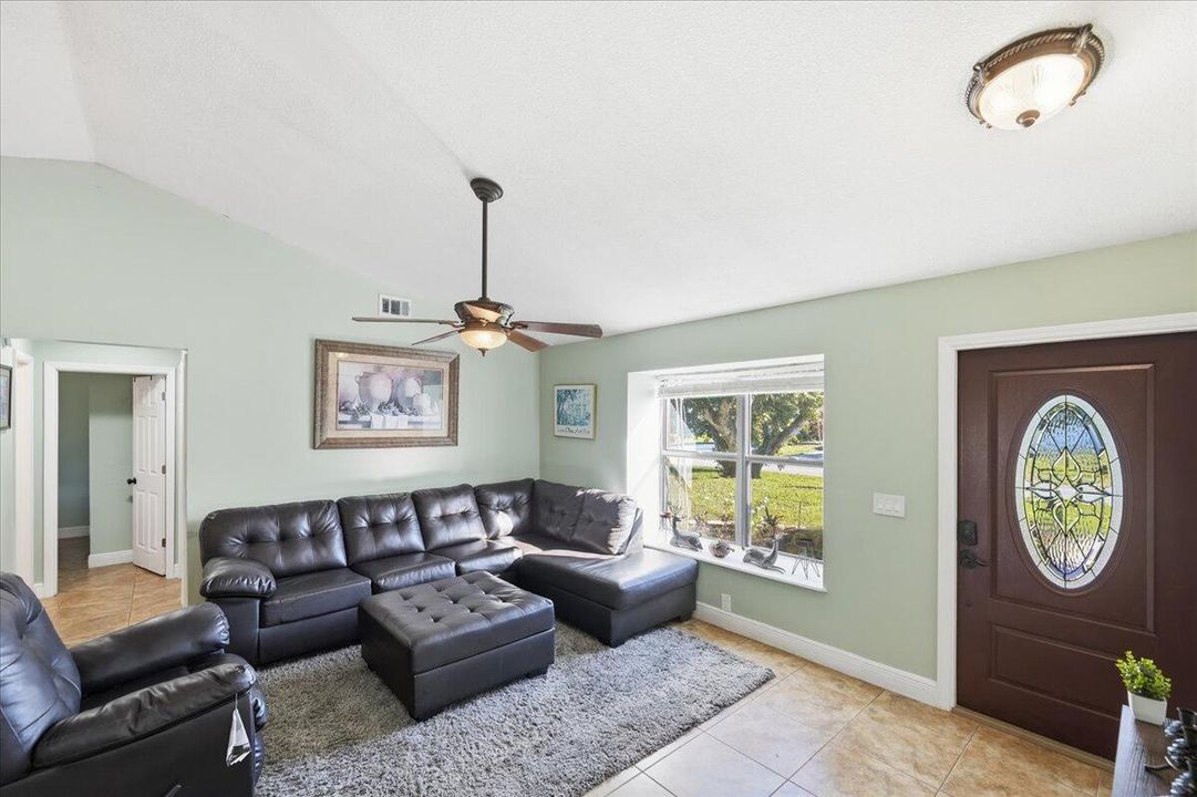 В аренду: $2,500 (4 спален, 2 ванн, 1343 Квадратных фут)