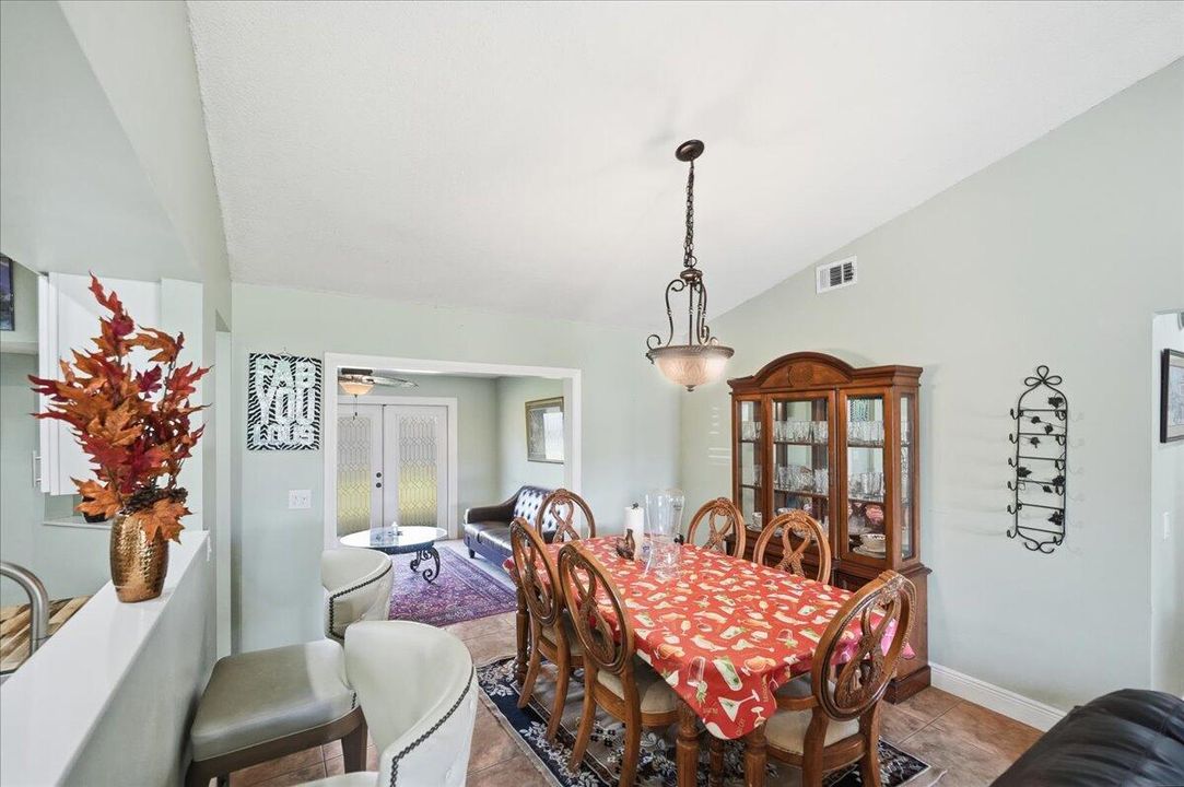 В аренду: $2,500 (4 спален, 2 ванн, 1343 Квадратных фут)