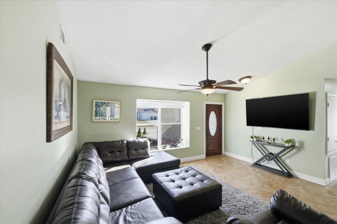 В аренду: $2,500 (4 спален, 2 ванн, 1343 Квадратных фут)