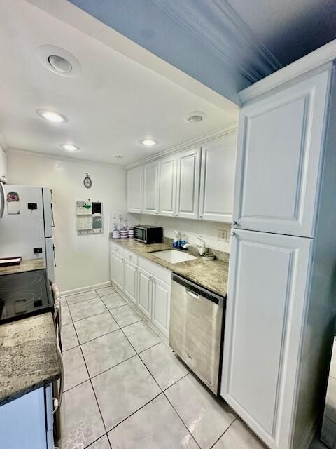 For Sale: $139,000 (2 beds, 1 baths, 880 Square Feet)
