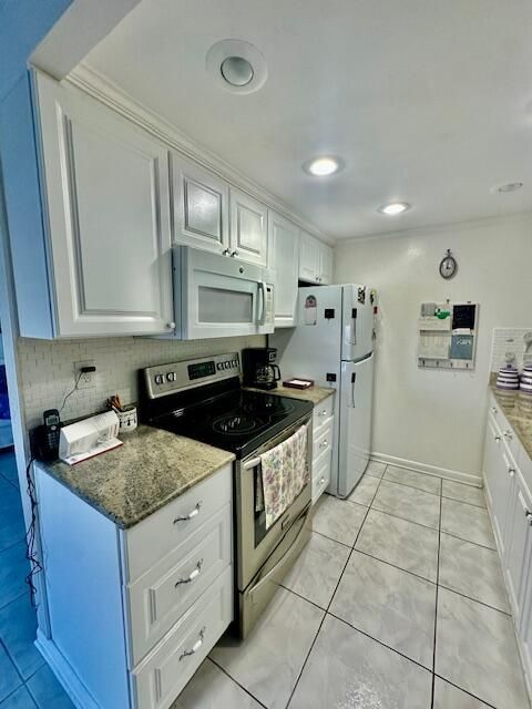 For Sale: $139,000 (2 beds, 1 baths, 880 Square Feet)