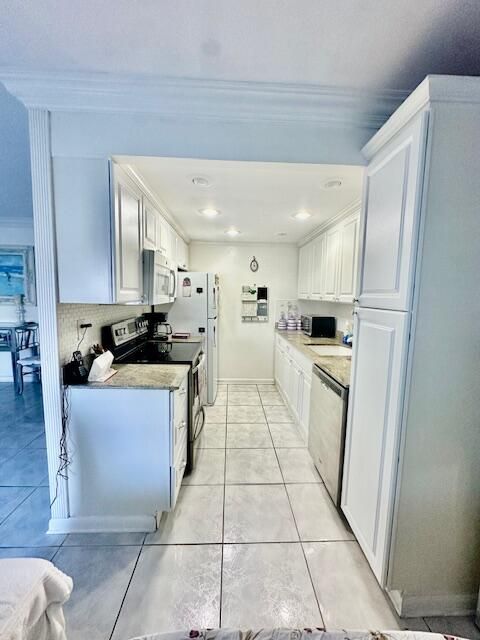 For Sale: $139,000 (2 beds, 1 baths, 880 Square Feet)