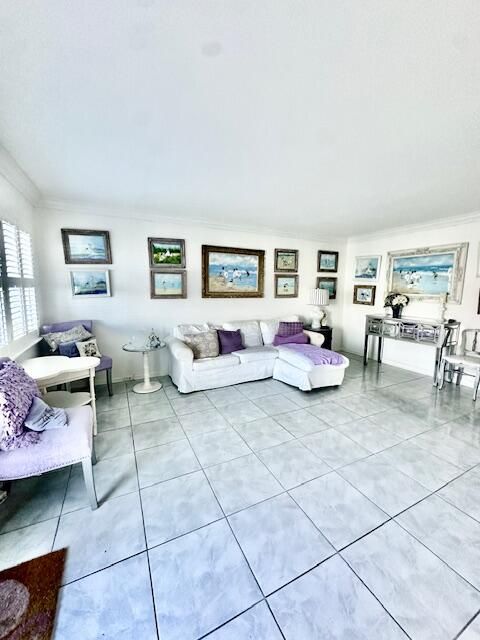 For Sale: $139,000 (2 beds, 1 baths, 880 Square Feet)