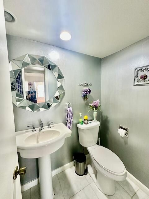 For Sale: $139,000 (2 beds, 1 baths, 880 Square Feet)