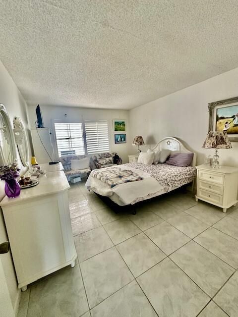 For Sale: $139,000 (2 beds, 1 baths, 880 Square Feet)