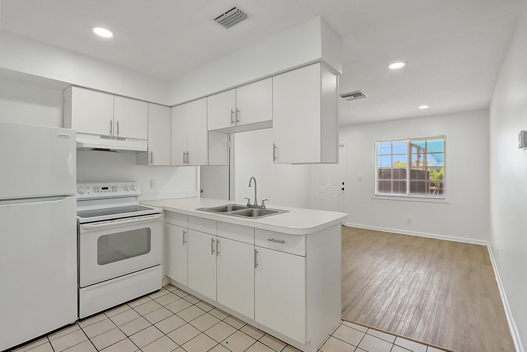 For Rent: $2,100 (2 beds, 1 baths, 1341 Square Feet)