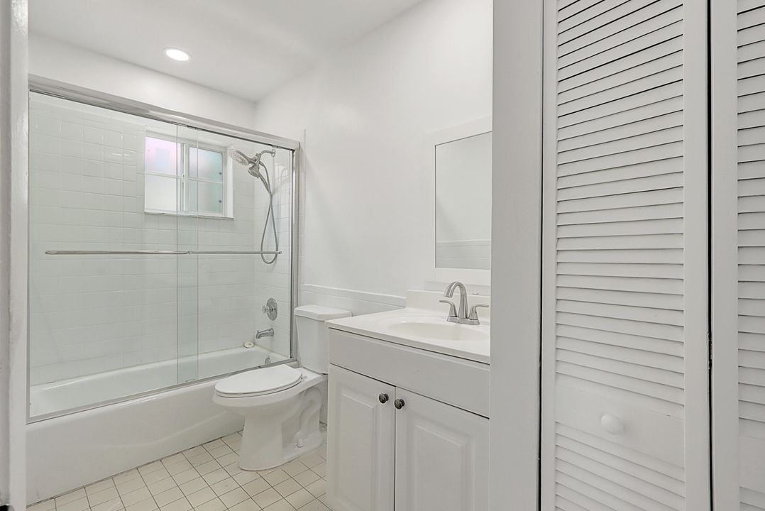 For Rent: $2,100 (2 beds, 1 baths, 1341 Square Feet)