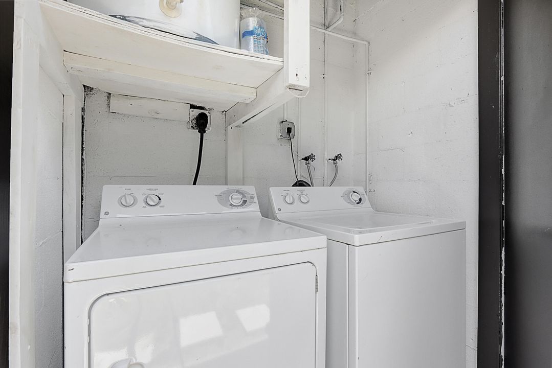 For Rent: $2,100 (2 beds, 1 baths, 1341 Square Feet)