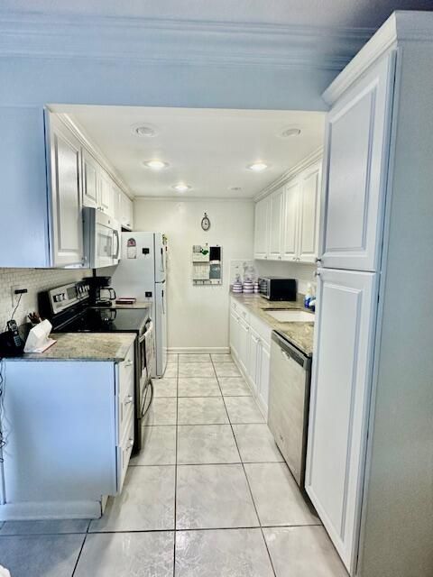 For Sale: $139,000 (2 beds, 1 baths, 880 Square Feet)