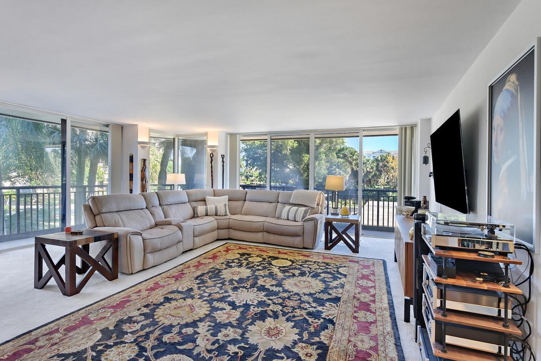 En Venta: $475,000 (3 camas, 2 baños, 2588 Pies cuadrados)