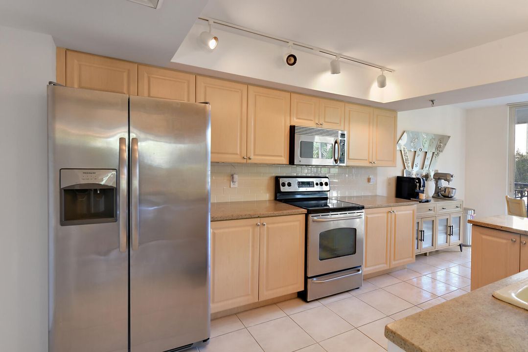 En Venta: $475,000 (3 camas, 2 baños, 2588 Pies cuadrados)