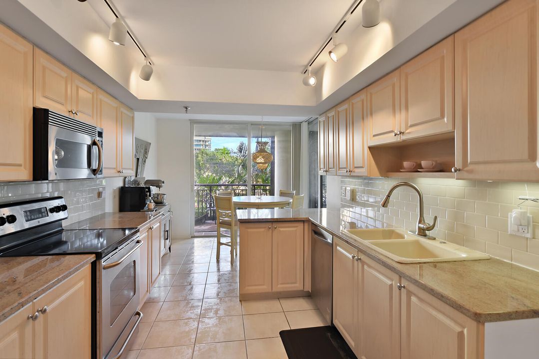 En Venta: $475,000 (3 camas, 2 baños, 2588 Pies cuadrados)