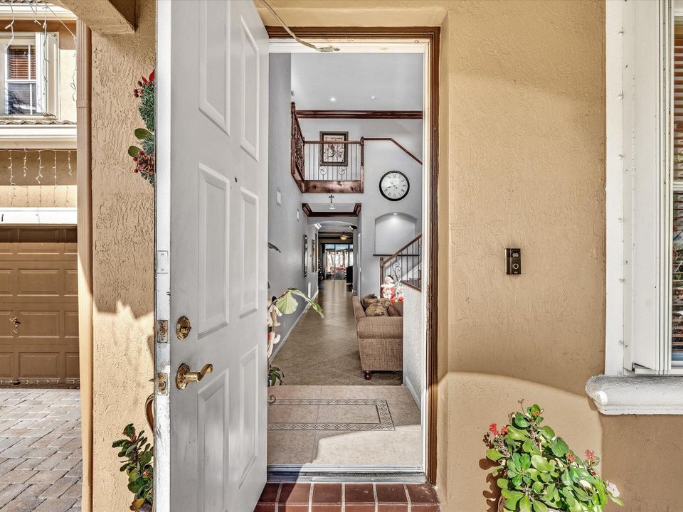 For Sale: $800,000 (5 beds, 3 baths, 2982 Square Feet)