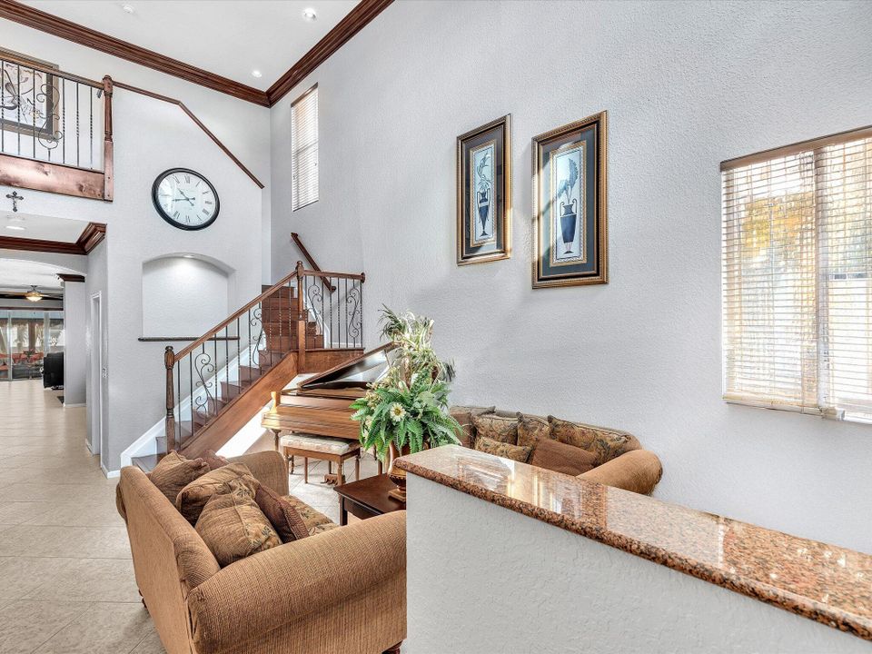 For Sale: $800,000 (5 beds, 3 baths, 2982 Square Feet)