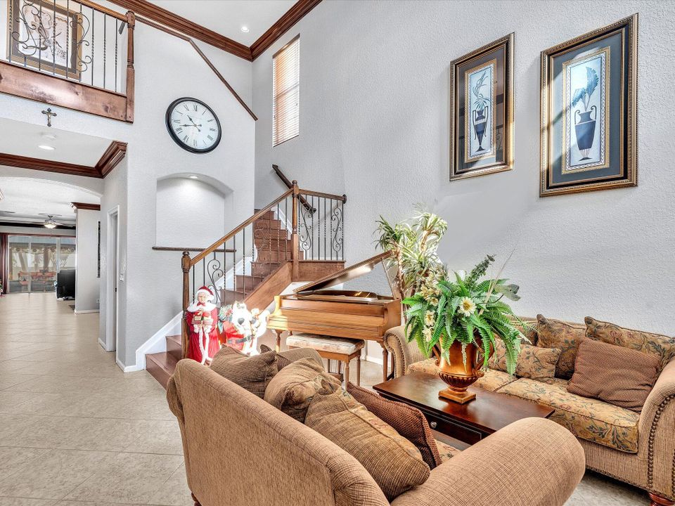 For Sale: $800,000 (5 beds, 3 baths, 2982 Square Feet)