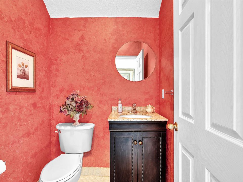 For Sale: $800,000 (5 beds, 3 baths, 2982 Square Feet)