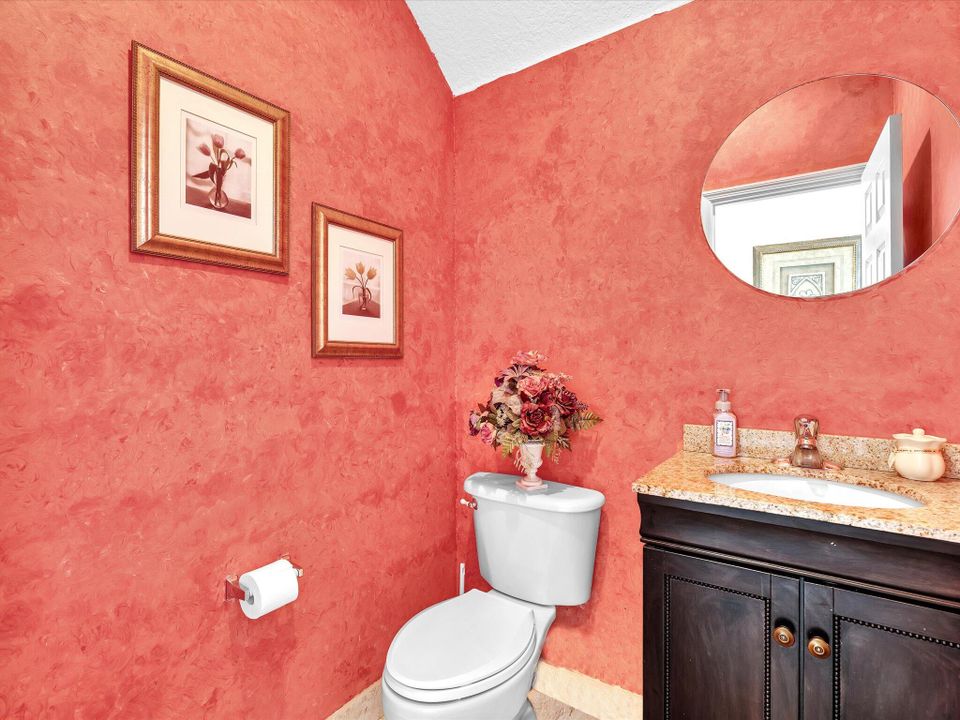 For Sale: $800,000 (5 beds, 3 baths, 2982 Square Feet)