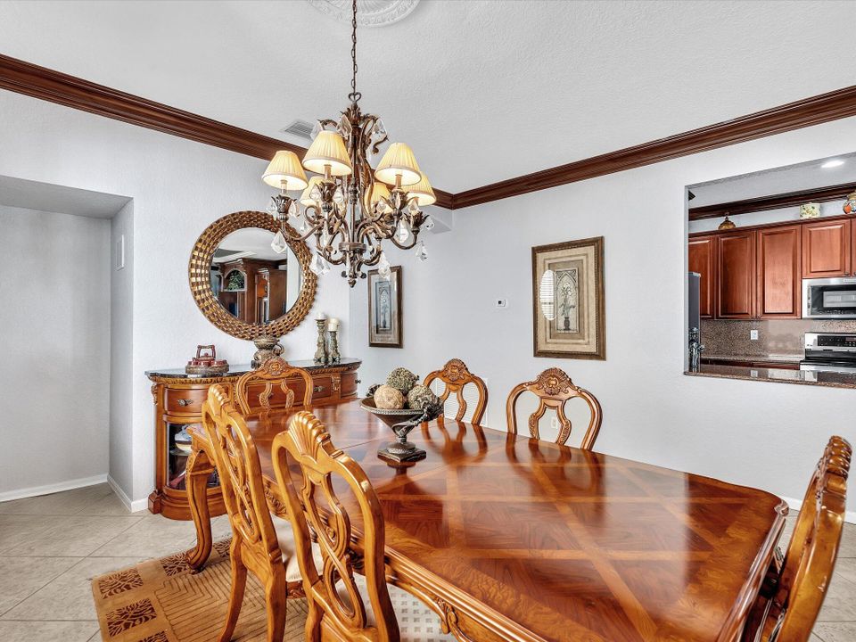 For Sale: $800,000 (5 beds, 3 baths, 2982 Square Feet)