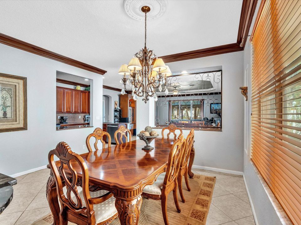 For Sale: $800,000 (5 beds, 3 baths, 2982 Square Feet)