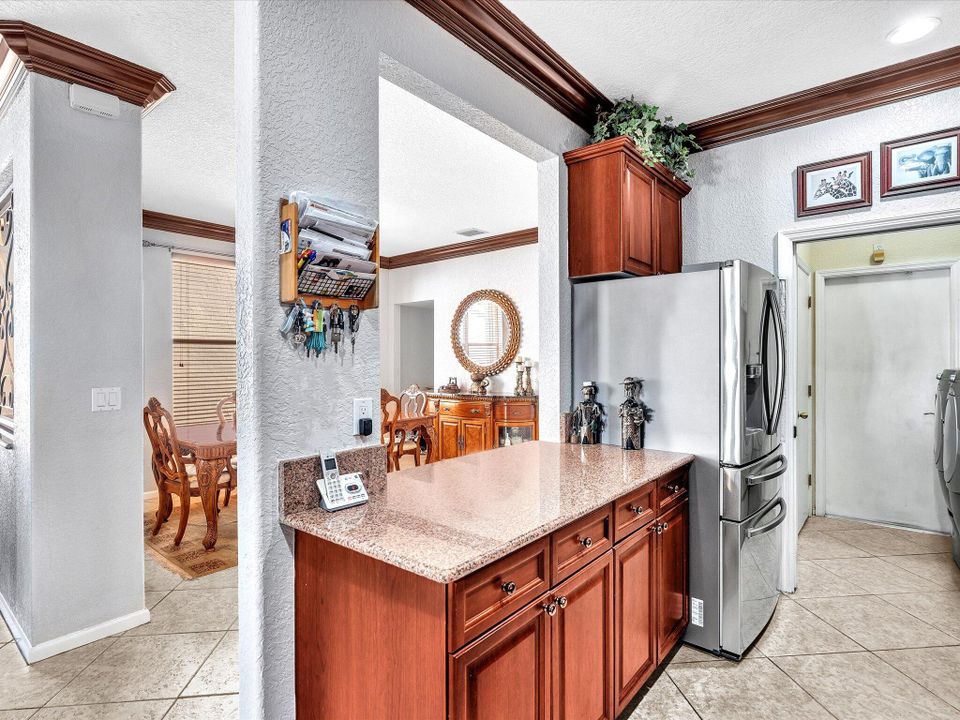 For Sale: $800,000 (5 beds, 3 baths, 2982 Square Feet)