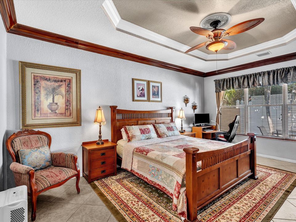 For Sale: $800,000 (5 beds, 3 baths, 2982 Square Feet)