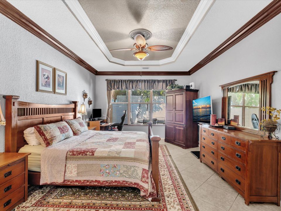 For Sale: $800,000 (5 beds, 3 baths, 2982 Square Feet)