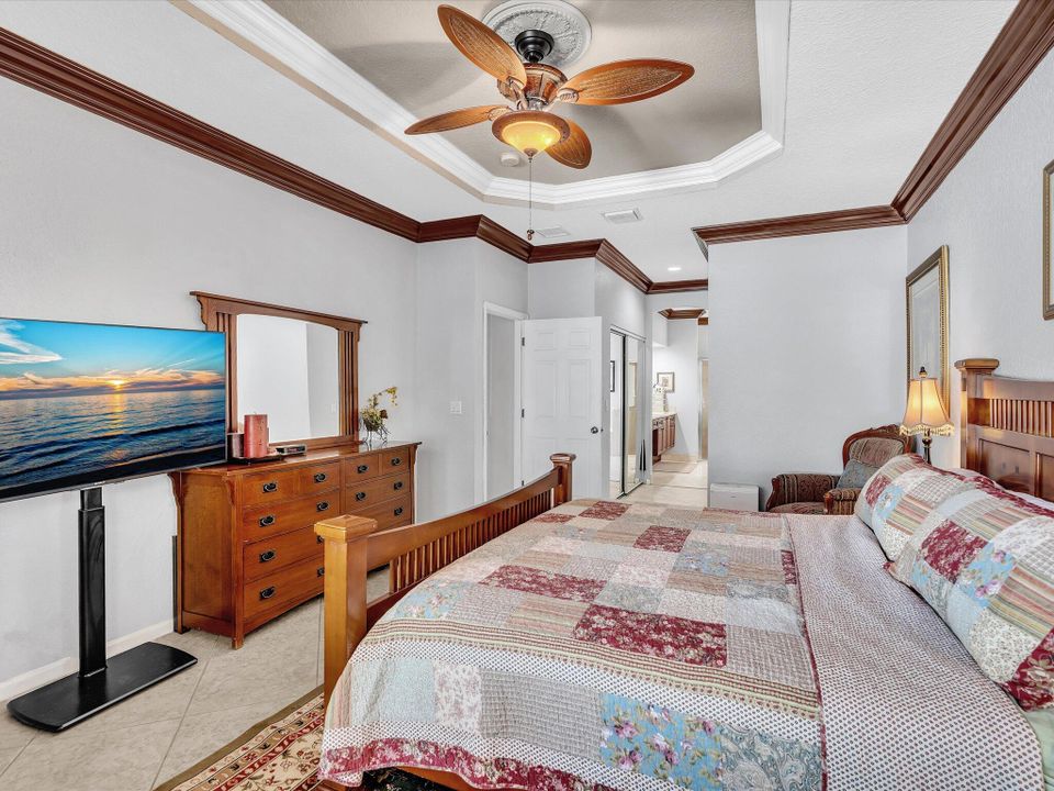 For Sale: $800,000 (5 beds, 3 baths, 2982 Square Feet)