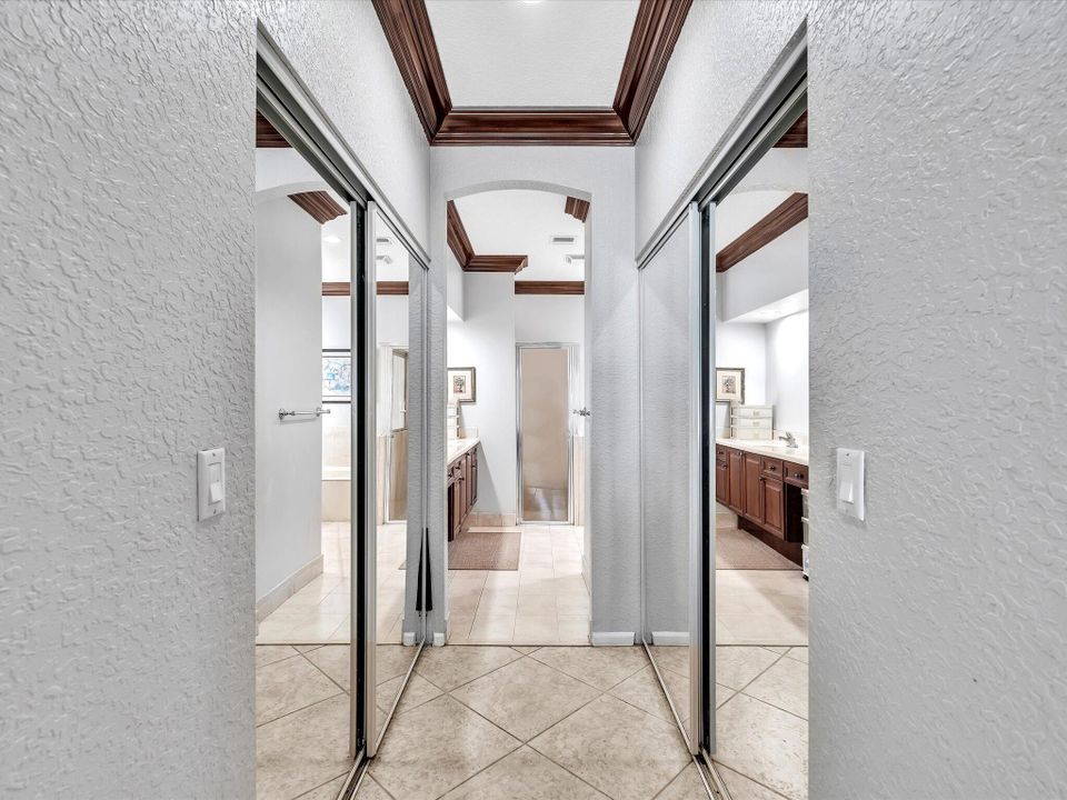 For Sale: $800,000 (5 beds, 3 baths, 2982 Square Feet)