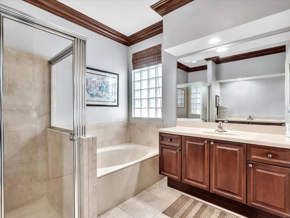 For Sale: $800,000 (5 beds, 3 baths, 2982 Square Feet)