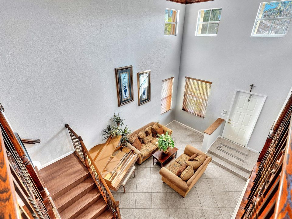 For Sale: $800,000 (5 beds, 3 baths, 2982 Square Feet)