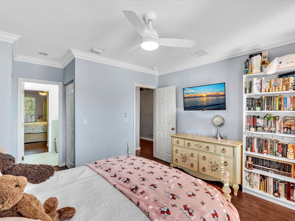 For Sale: $800,000 (5 beds, 3 baths, 2982 Square Feet)