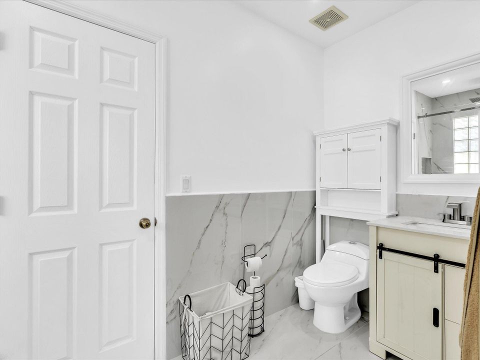 For Sale: $800,000 (5 beds, 3 baths, 2982 Square Feet)