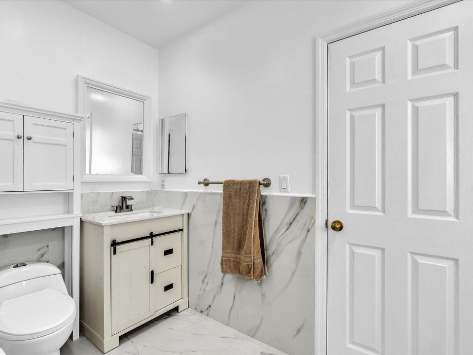 For Sale: $800,000 (5 beds, 3 baths, 2982 Square Feet)