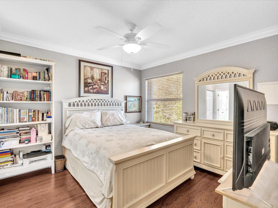 For Sale: $800,000 (5 beds, 3 baths, 2982 Square Feet)